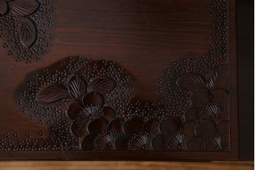 中古　伝統工芸　軽井沢彫り　桜の図柄が美しいドレッサー(化粧台)