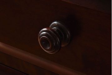 中古　北海道民芸家具　深みのある色合いでシックな雰囲気漂う脇机(サイドデスク)