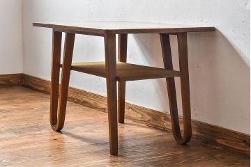 レトロ家具　昭和レトロ　網棚付き　温かみのある木味が魅力的なサイドテーブル(カフェテーブル)