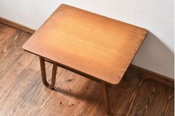 レトロ家具　昭和レトロ　網棚付き　温かみのある木味が魅力的なサイドテーブル(カフェテーブル)