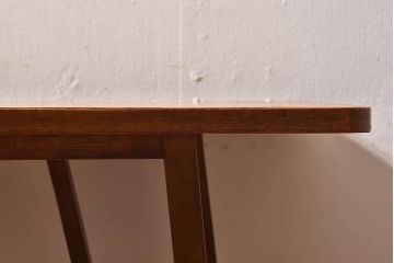レトロ家具　昭和レトロ　網棚付き　温かみのある木味が魅力的なサイドテーブル(カフェテーブル)