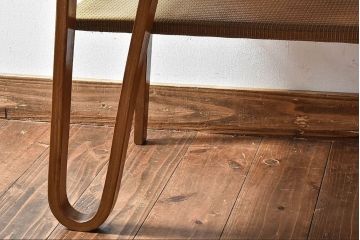 レトロ家具　昭和レトロ　網棚付き　温かみのある木味が魅力的なサイドテーブル(カフェテーブル)