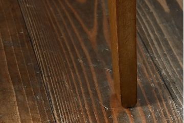 レトロ家具　昭和レトロ　網棚付き　温かみのある木味が魅力的なサイドテーブル(カフェテーブル)
