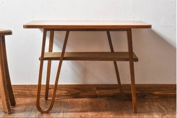 レトロ家具　昭和レトロ　網棚付き　温かみのある木味が魅力的なサイドテーブル(カフェテーブル)
