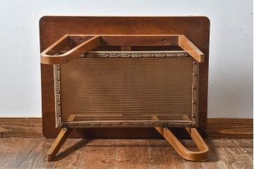 レトロ家具　昭和レトロ　網棚付き　温かみのある木味が魅力的なサイドテーブル(カフェテーブル)