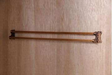 中古　伝統工芸　軽井沢彫りが施された上質なワードローブ(収納棚、洋服タンス、キャビネット)
