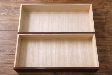 中古　伝統工芸　軽井沢彫りが施された上質なワードローブ(収納棚、洋服タンス、キャビネット)