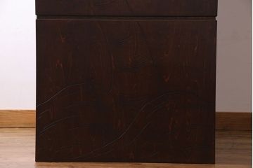 中古　伝統工芸　軽井沢彫りが施された上質なワードローブ(収納棚、洋服タンス、キャビネット)