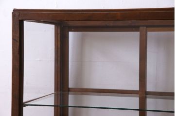 レトロ家具　和製アンティーク　鉄脚付き　シンプルで使い勝手の良いレトロなガラスケース(ショーケース、飾り棚)