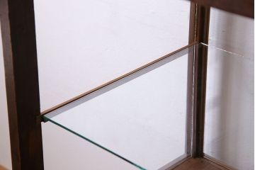 レトロ家具　和製アンティーク　鉄脚付き　シンプルで使い勝手の良いレトロなガラスケース(ショーケース、飾り棚)