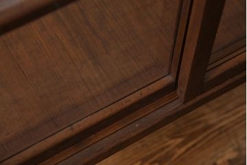 レトロ家具　和製アンティーク　鉄脚付き　シンプルで使い勝手の良いレトロなガラスケース(ショーケース、飾り棚)