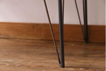 レトロ家具　和製アンティーク　鉄脚付き　シンプルで使い勝手の良いレトロなガラスケース(ショーケース、飾り棚)