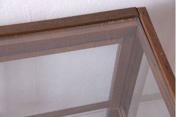 レトロ家具 和製アンティーク 鉄脚付き シンプルで使い勝手の良いレトロなガラスケース(ショーケース、飾り棚)