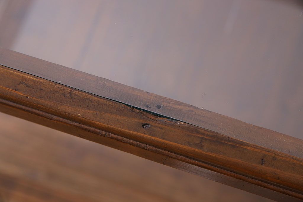 レトロ家具 和製アンティーク 鉄脚付き シンプルで使い勝手の良いレトロなガラスケース(ショーケース、飾り棚)