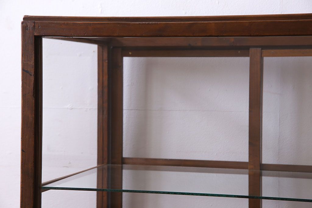 レトロ家具 和製アンティーク 鉄脚付き シンプルで使い勝手の良いレトロなガラスケース(ショーケース、飾り棚)