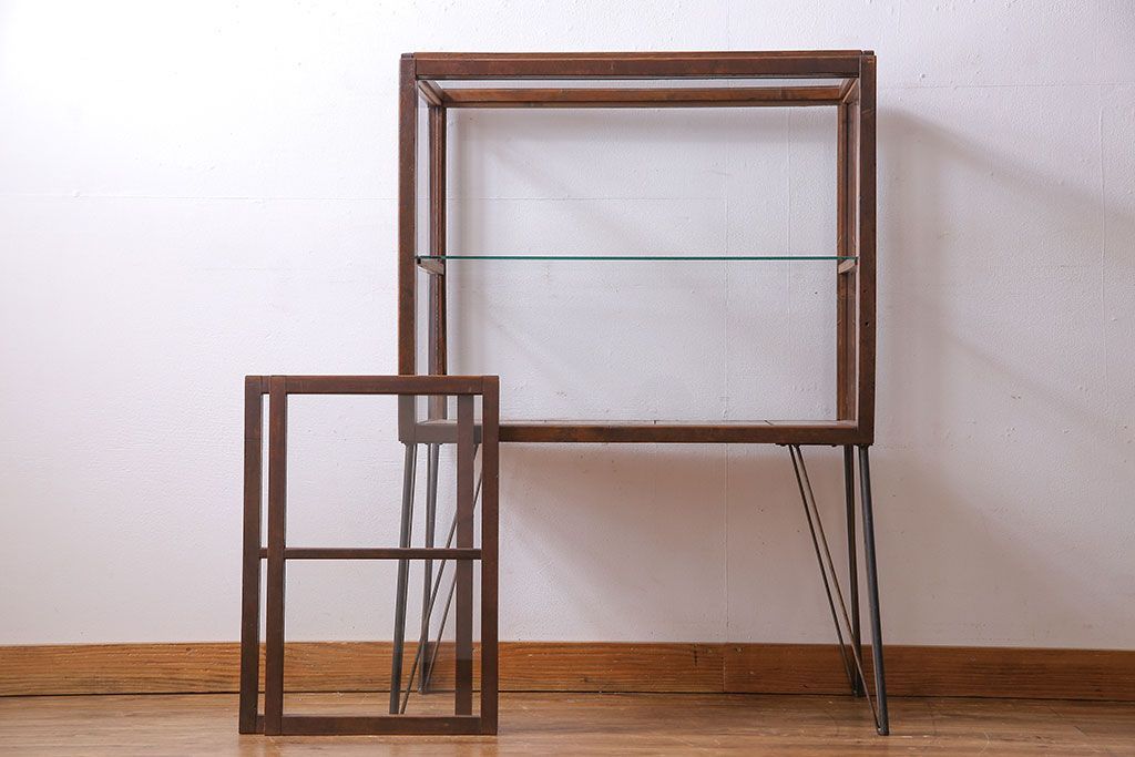 レトロ家具 和製アンティーク 鉄脚付き シンプルで使い勝手の良いレトロなガラスケース(ショーケース、飾り棚)