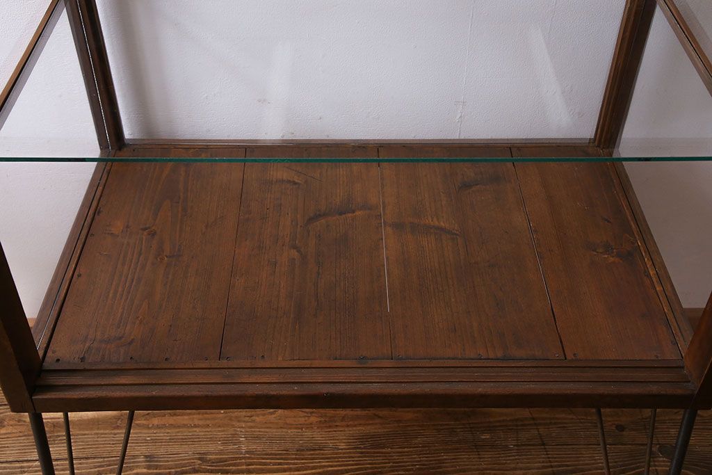 レトロ家具 和製アンティーク 鉄脚付き シンプルで使い勝手の良いレトロなガラスケース(ショーケース、飾り棚)