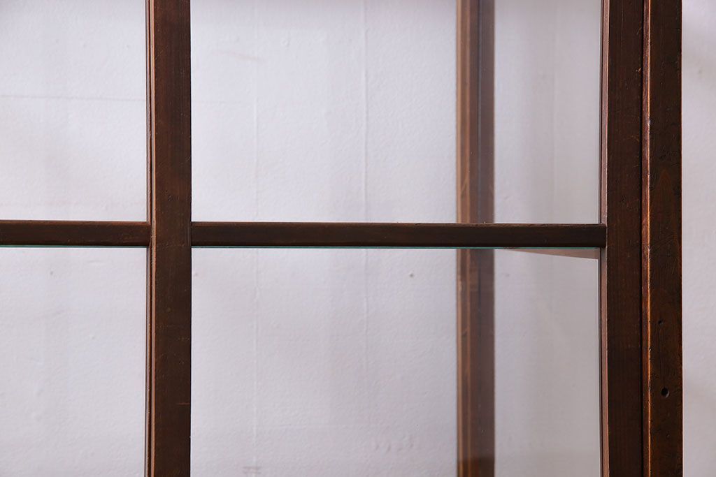 レトロ家具 和製アンティーク 鉄脚付き シンプルで使い勝手の良いレトロなガラスケース(ショーケース、飾り棚)