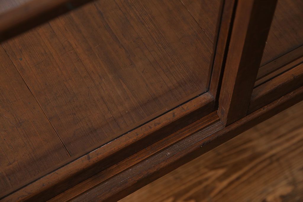 レトロ家具 和製アンティーク 鉄脚付き シンプルで使い勝手の良いレトロなガラスケース(ショーケース、飾り棚)