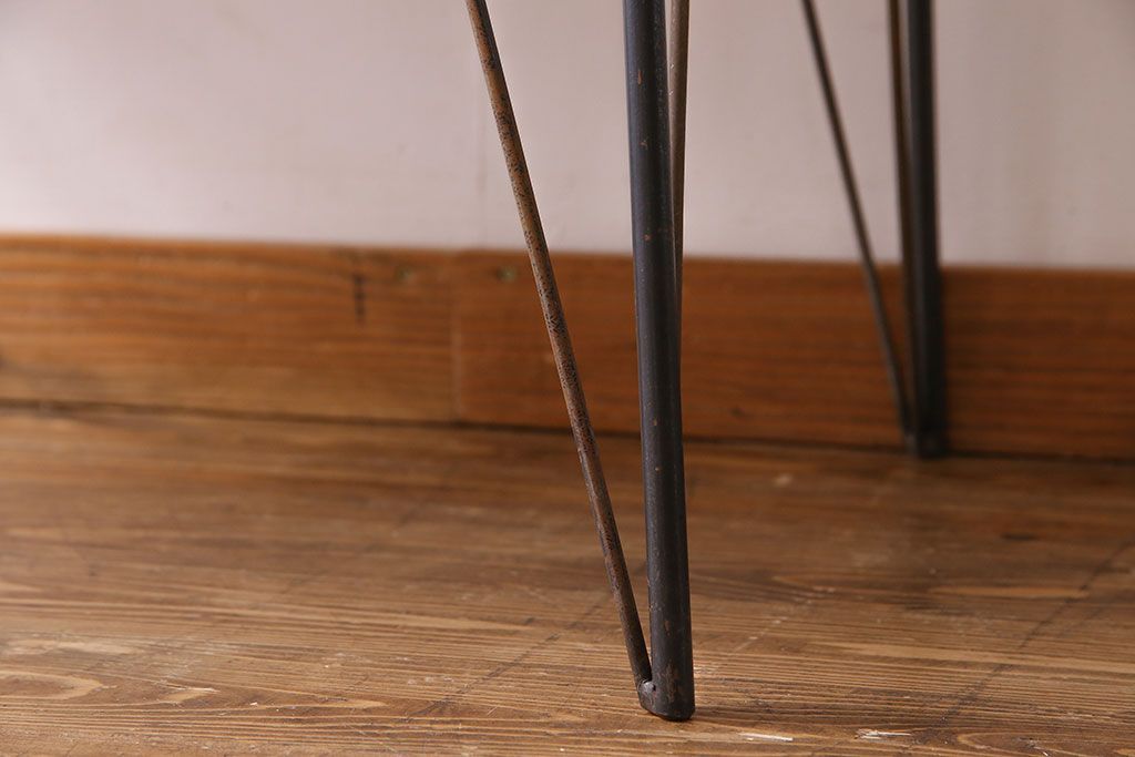 レトロ家具 和製アンティーク 鉄脚付き シンプルで使い勝手の良いレトロなガラスケース(ショーケース、飾り棚)