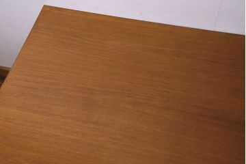 ビンテージ家具　1970年頃　大型　温もりを感じるチーク材のヴィンテージデスク(両袖机)