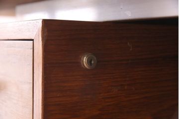 ビンテージ家具　1970年頃　大型　温もりを感じるチーク材のヴィンテージデスク(両袖机)