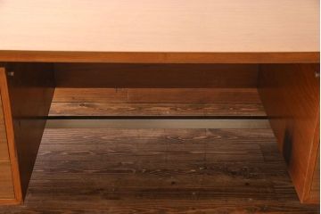 ビンテージ家具　1970年頃　大型　温もりを感じるチーク材のヴィンテージデスク(両袖机)