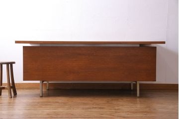 ビンテージ家具　1970年頃　大型　温もりを感じるチーク材のヴィンテージデスク(両袖机)