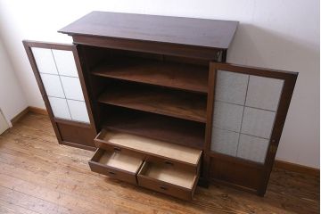 アンティーク家具　和製アンティーク　プレスガラス入り　上品さが漂うシックな本箱(収納棚、戸棚、キャビネット)