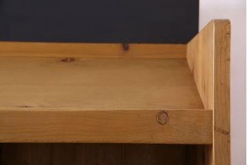 【F様ご成約分】中古　パイン無垢材　黒板ペイントがアクセントの本棚(収納棚、マス目棚、飾り棚)