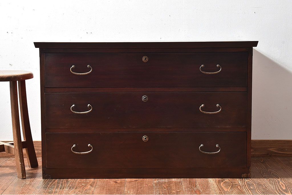 アンティーク家具　和製アンティーク　前面ケヤキ材　ツートンカラーがおしゃれなローチェスト(ローボード、箪笥、引き出し)