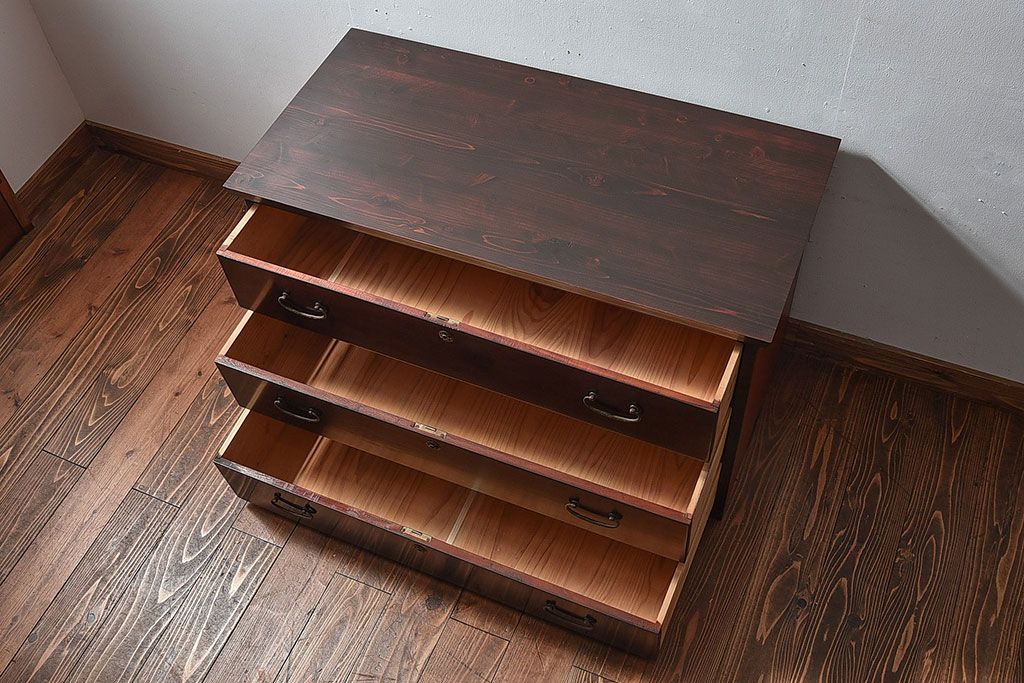 アンティーク家具　和製アンティーク　前面ケヤキ材　ツートンカラーがおしゃれなローチェスト(ローボード、箪笥、引き出し)