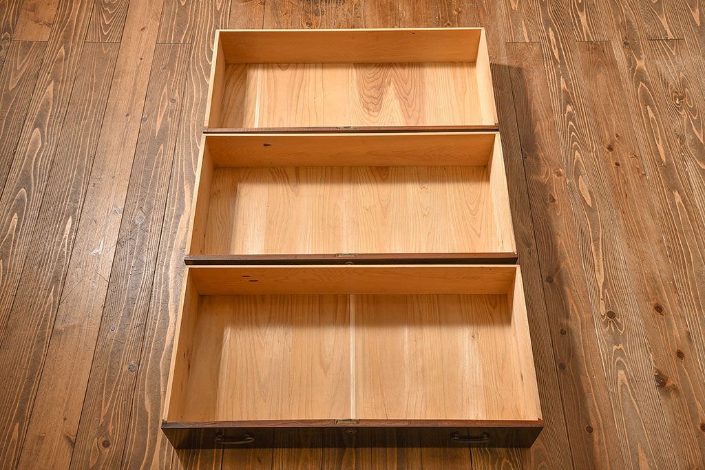 アンティーク家具　和製アンティーク　前面ケヤキ材　ツートンカラーがおしゃれなローチェスト(ローボード、箪笥、引き出し)