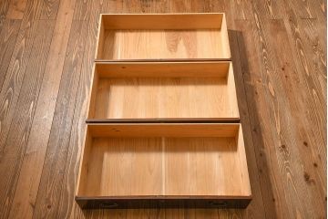 アンティーク家具　和製アンティーク　前面ケヤキ材　ツートンカラーがおしゃれなローチェスト(ローボード、箪笥、引き出し)