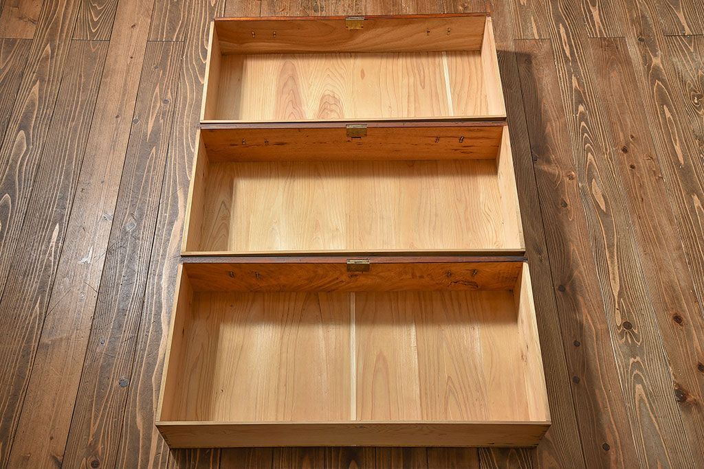 アンティーク家具　和製アンティーク　前面ケヤキ材　ツートンカラーがおしゃれなローチェスト(ローボード、箪笥、引き出し)