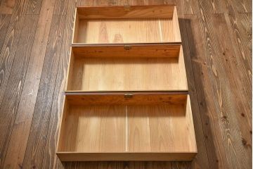 アンティーク家具　和製アンティーク　前面ケヤキ材　ツートンカラーがおしゃれなローチェスト(ローボード、箪笥、引き出し)