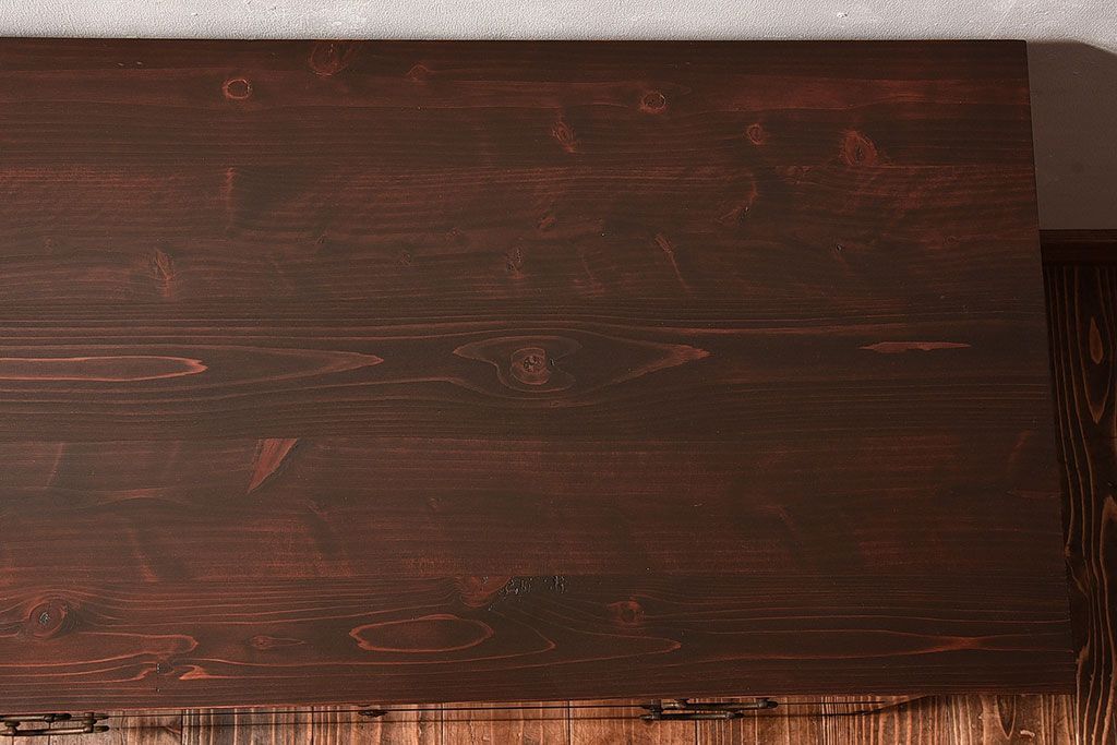 アンティーク家具　和製アンティーク　前面ケヤキ材　ツートンカラーがおしゃれなローチェスト(ローボード、箪笥、引き出し)