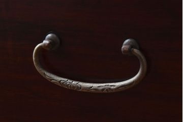 アンティーク家具　和製アンティーク　前面ケヤキ材　ツートンカラーがおしゃれなローチェスト(ローボード、箪笥、引き出し)