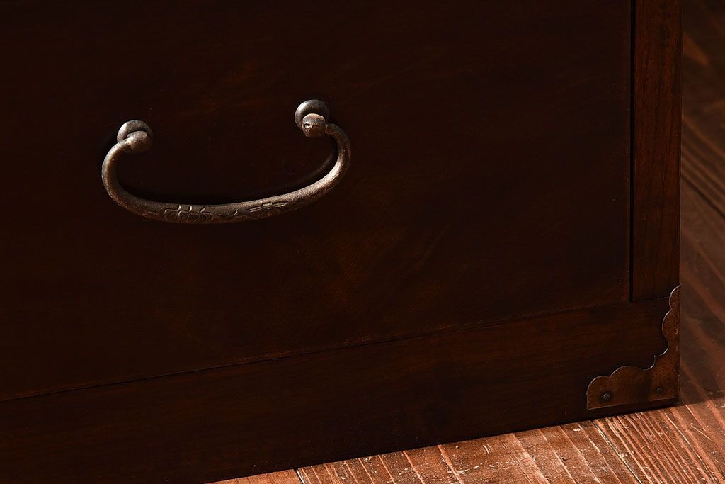 アンティーク家具　和製アンティーク　前面ケヤキ材　ツートンカラーがおしゃれなローチェスト(ローボード、箪笥、引き出し)