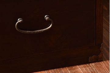 アンティーク家具　和製アンティーク　前面ケヤキ材　ツートンカラーがおしゃれなローチェスト(ローボード、箪笥、引き出し)