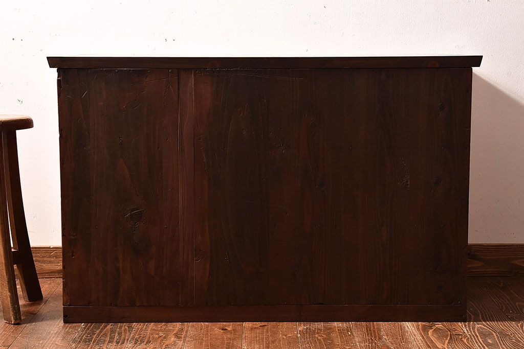 アンティーク家具　和製アンティーク　前面ケヤキ材　ツートンカラーがおしゃれなローチェスト(ローボード、箪笥、引き出し)