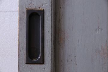 ビンテージ　ダイヤガラス入り!レトロな雰囲気漂うペイント引き戸(建具)