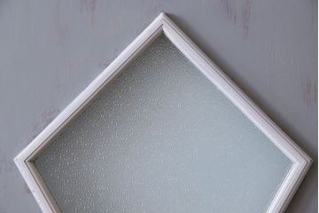 ビンテージ　ダイヤガラス入り!レトロな雰囲気漂うペイント引き戸(建具)