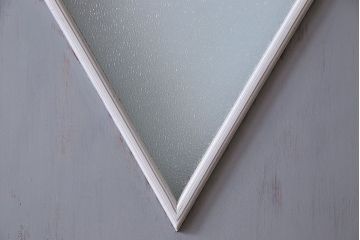 ビンテージ　ダイヤガラス入り!レトロな雰囲気漂うペイント引き戸(建具)