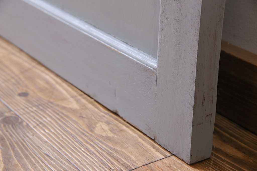 ビンテージ　ダイヤガラス入り!レトロな雰囲気漂うペイント引き戸(建具)