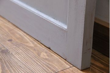 ビンテージ　ダイヤガラス入り!レトロな雰囲気漂うペイント引き戸(建具)