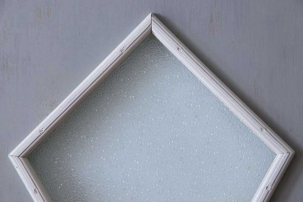 ビンテージ　ダイヤガラス入り!レトロな雰囲気漂うペイント引き戸(建具)