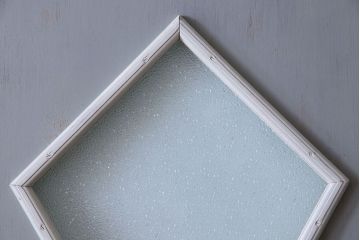 ビンテージ　ダイヤガラス入り!レトロな雰囲気漂うペイント引き戸(建具)