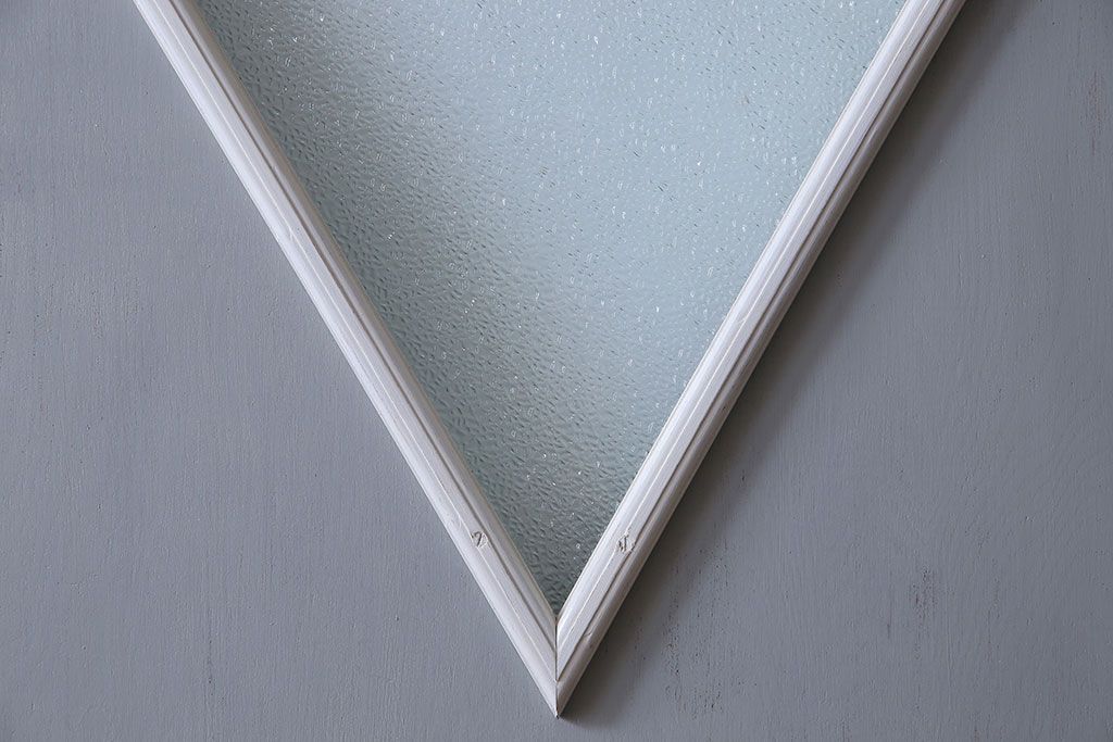 ビンテージ　ダイヤガラス入り!レトロな雰囲気漂うペイント引き戸(建具)