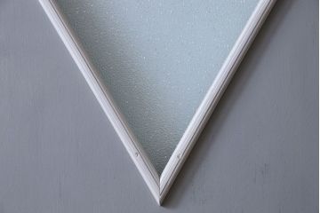 ビンテージ　ダイヤガラス入り!レトロな雰囲気漂うペイント引き戸(建具)